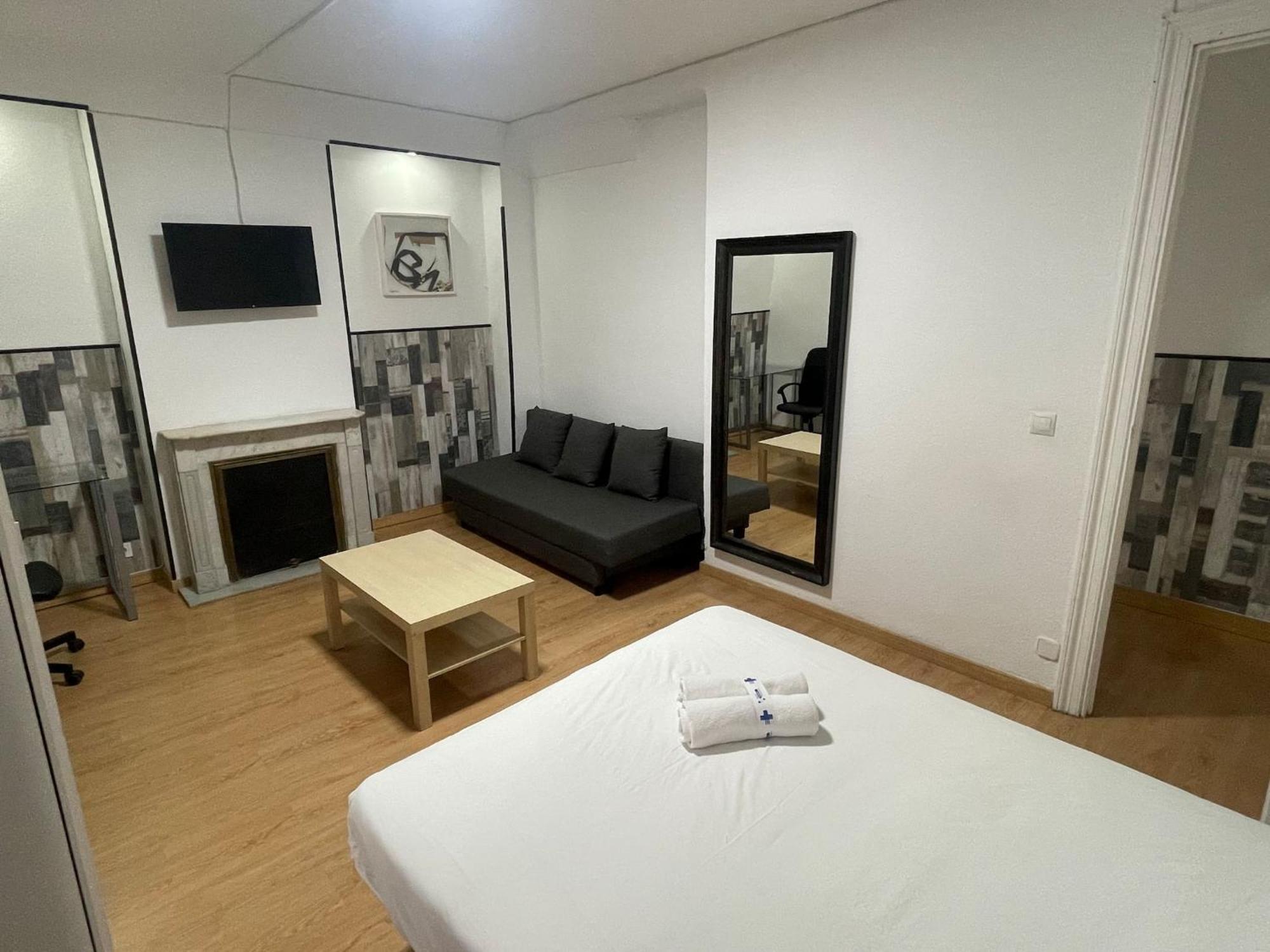 Apartamentos Day Madrid Santo Domingo Centro Gran Via Sol Malasana Exterior photo